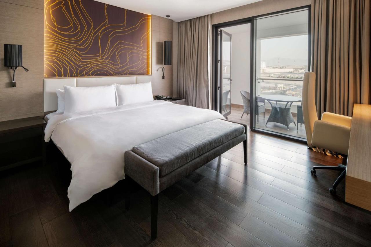 Radisson Collection Muscat, Hormuz Grand Hotel Екстериор снимка Deluxe Room