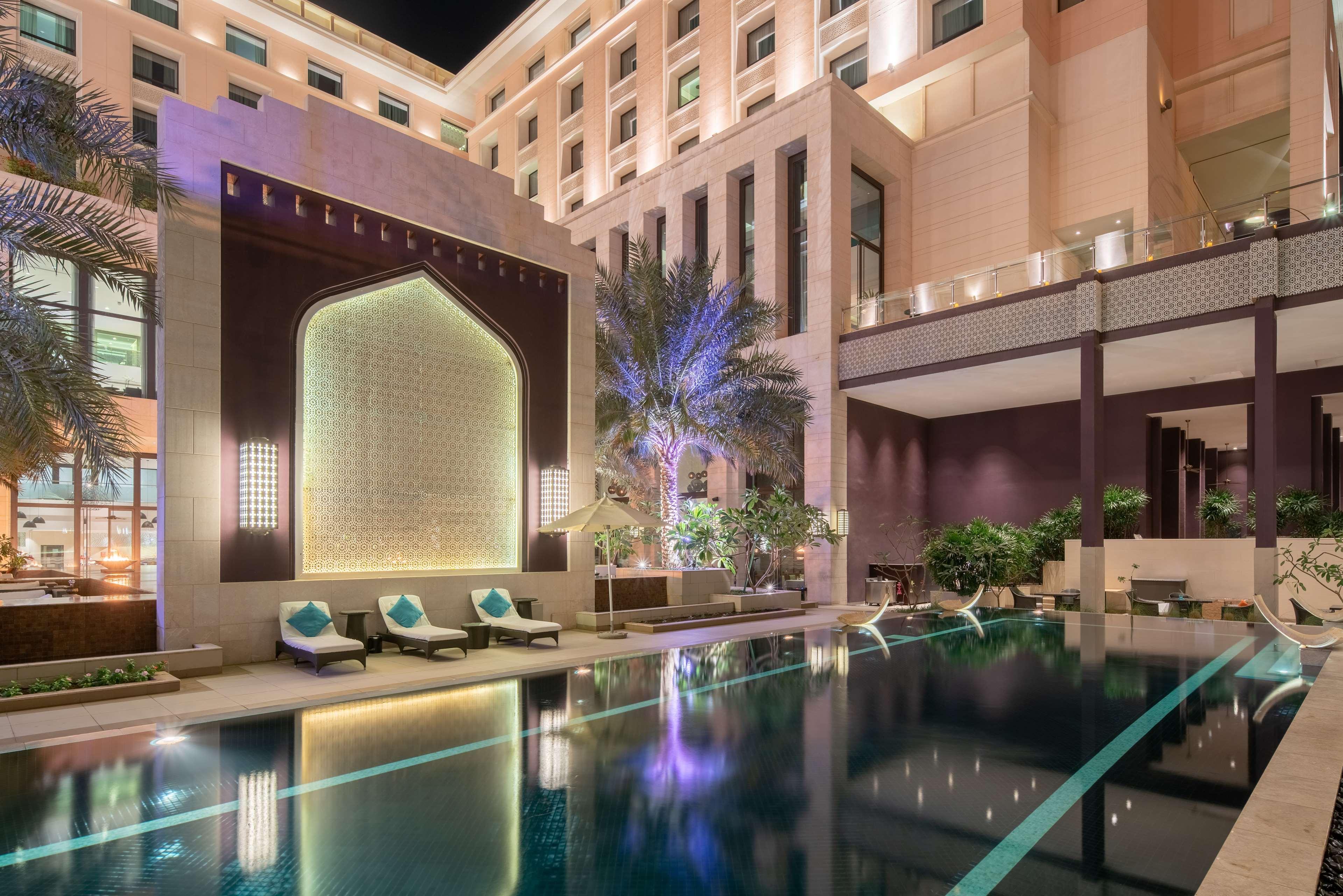 Radisson Collection Muscat, Hormuz Grand Hotel Екстериор снимка The pool at the hotel