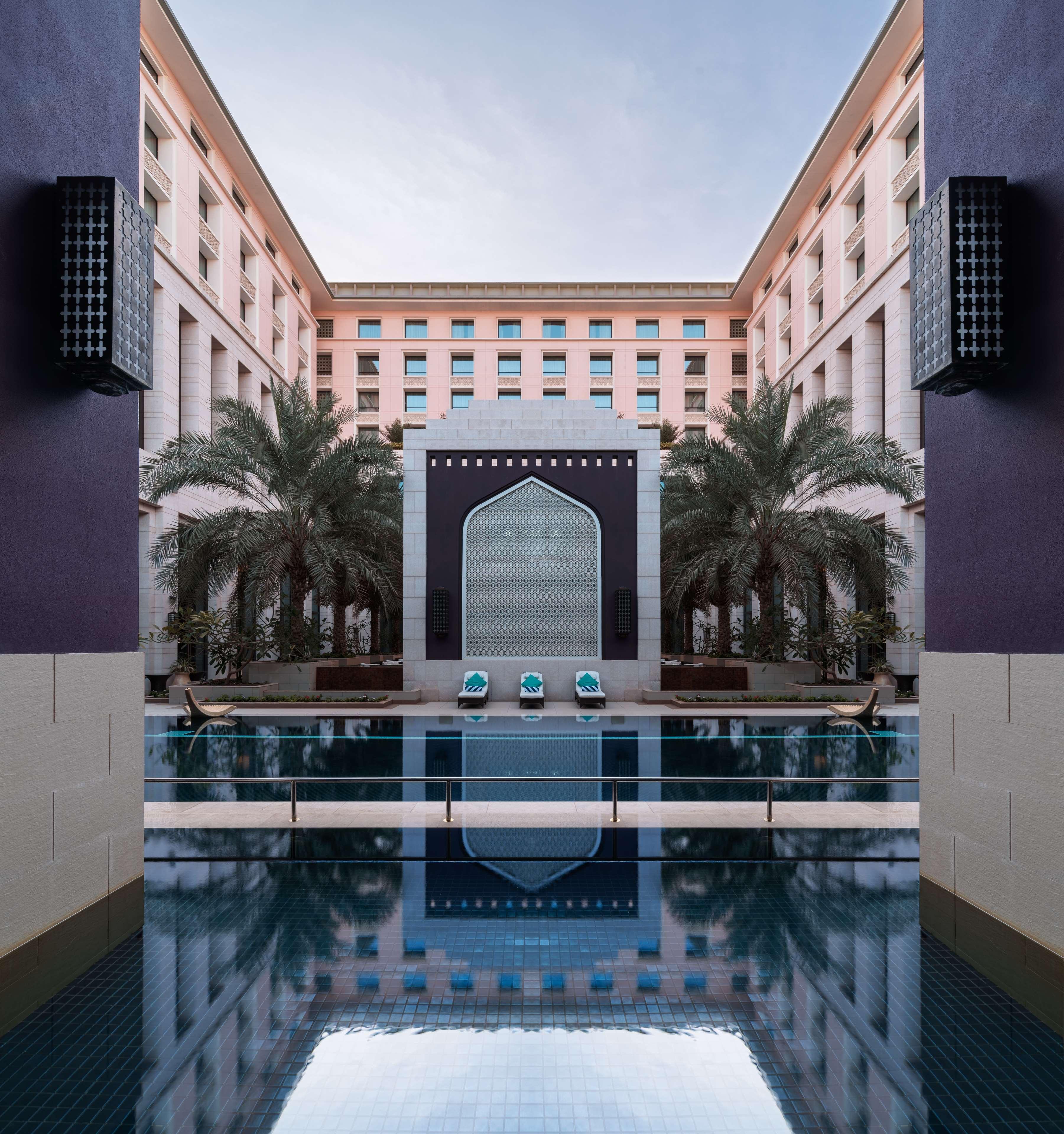 Radisson Collection Muscat, Hormuz Grand Hotel Екстериор снимка The hotel's courtyard