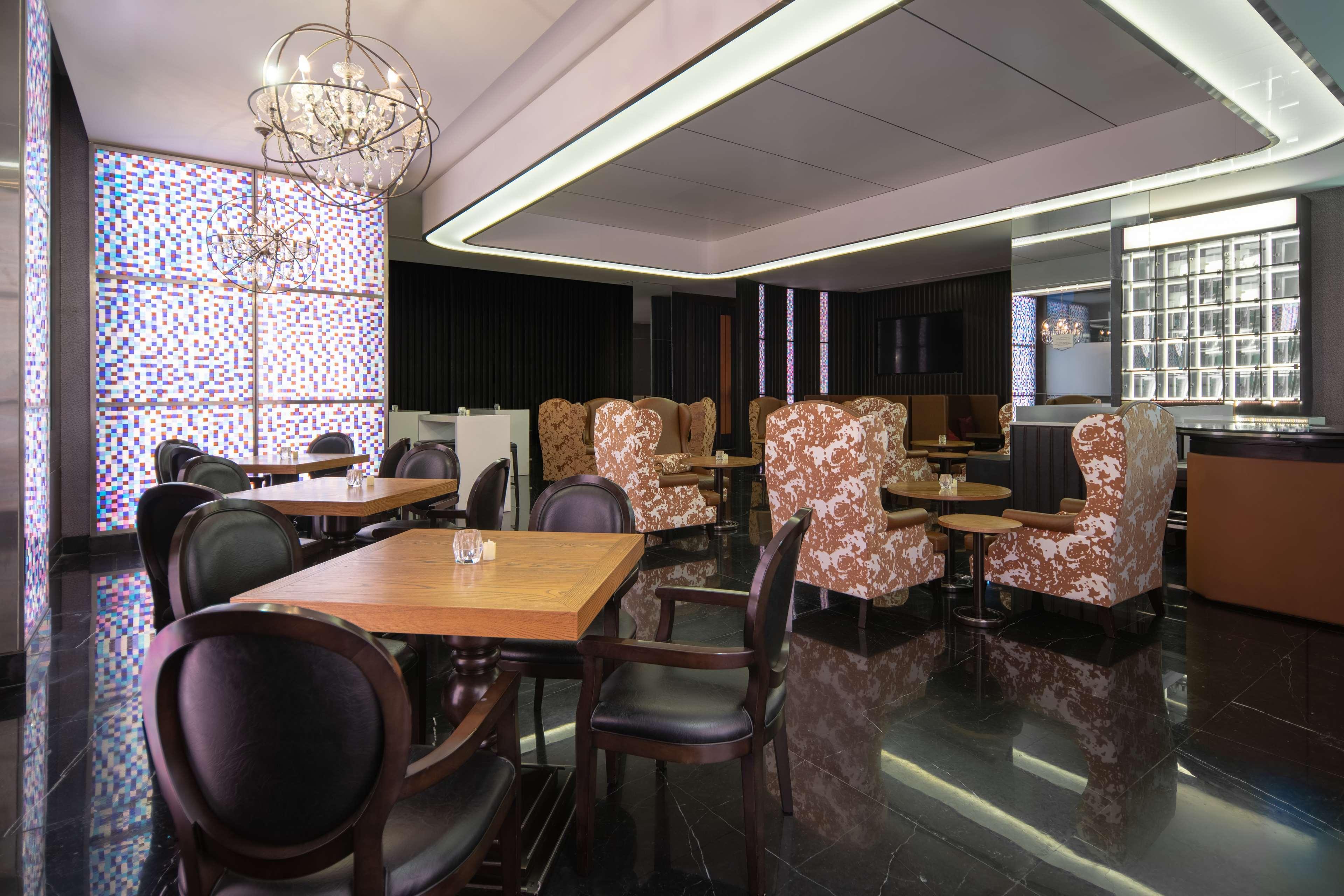Radisson Collection Muscat, Hormuz Grand Hotel Екстериор снимка The lounge at the airport